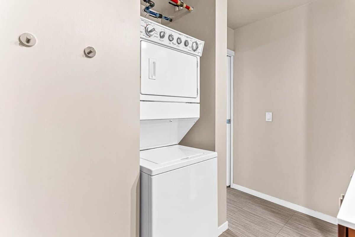 Downtown Ann Arbor 2 King Bed Balcony Apartment מראה חיצוני תמונה