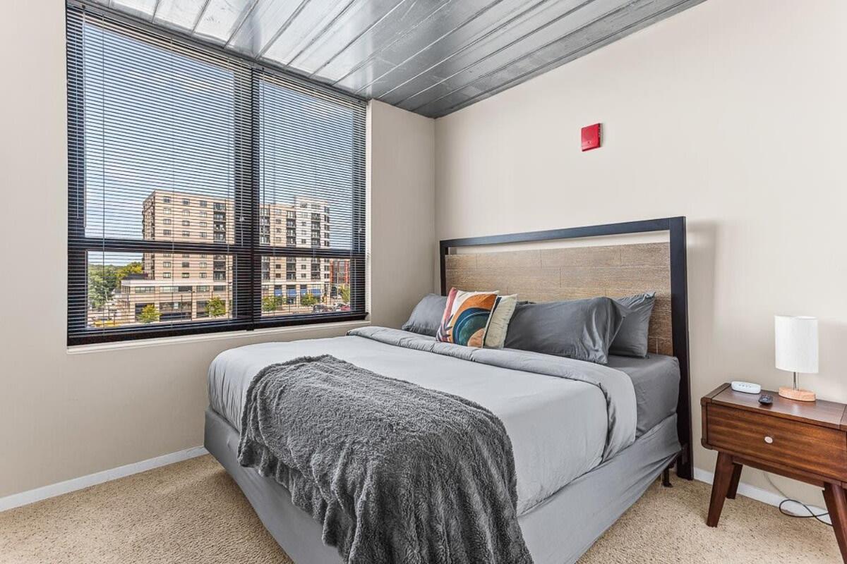 Downtown Ann Arbor 2 King Bed Balcony Apartment מראה חיצוני תמונה